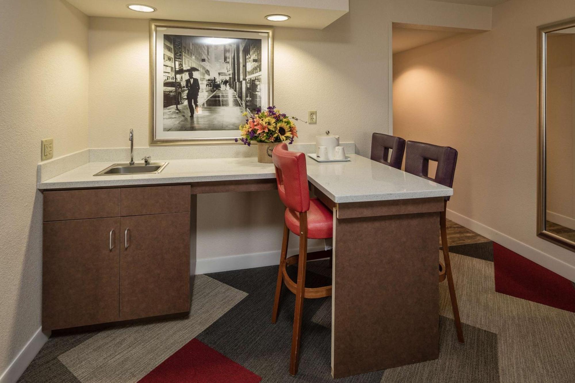 One-Bedroom King Suite Non-Smoking