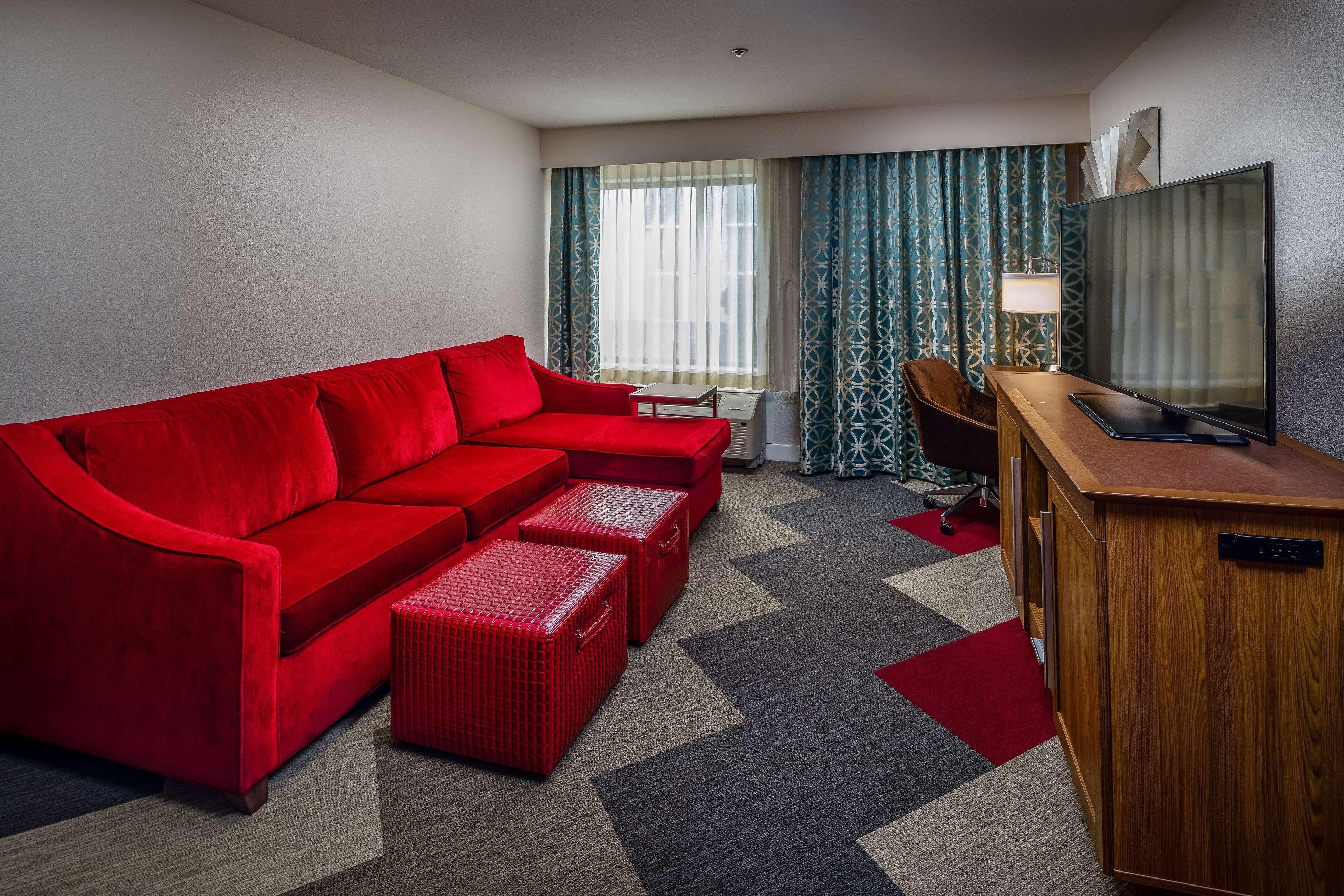 One-Bedroom King Suite Non-Smoking
